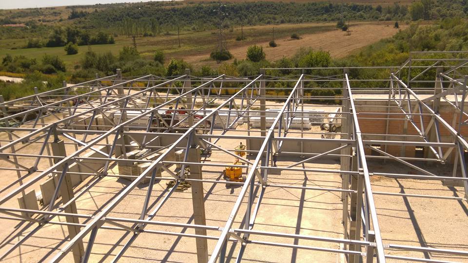 Изглед от височина към завършения скелет на покрива